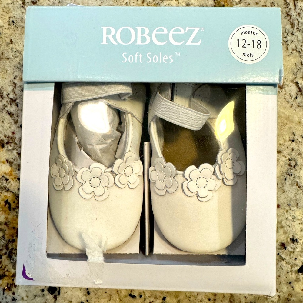 New in Package never worn Robeez baby shoe/slipper. All leather